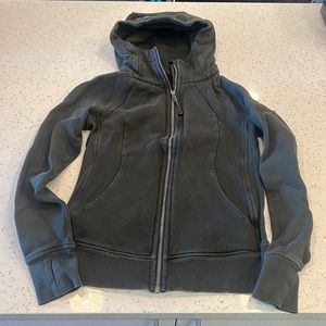 Lululemon hunter green zip up hoodie with thumb holes